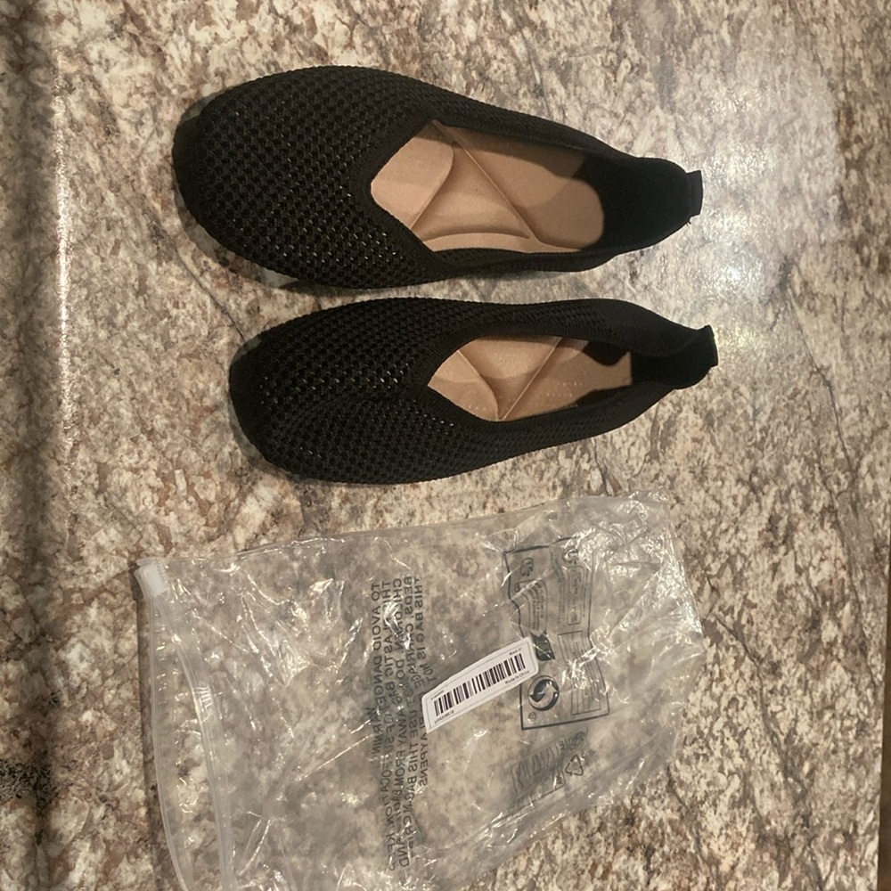 Brand new pair of black flat mesh shoes, size 37(6.5)